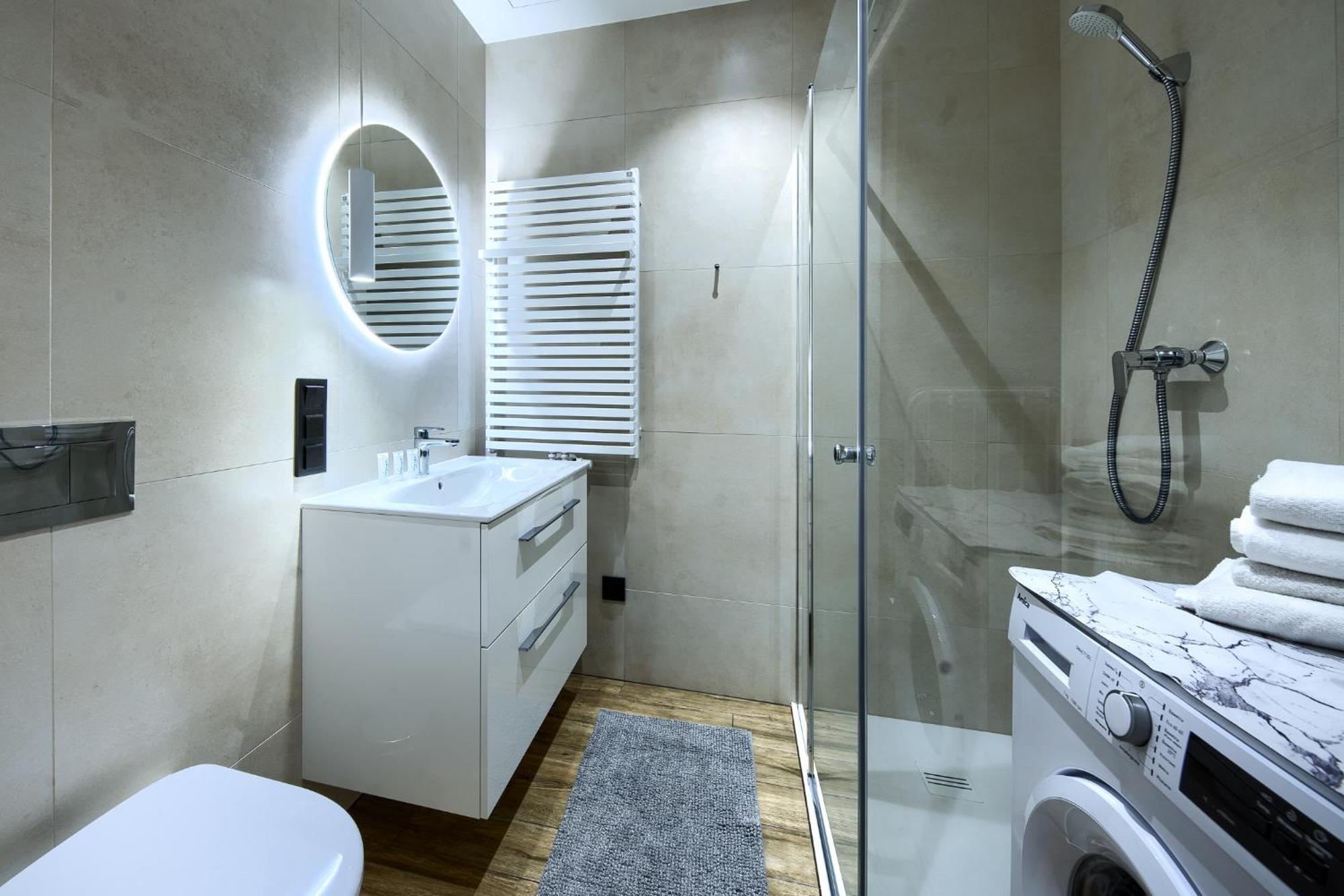 Towarowa Towers Apartment